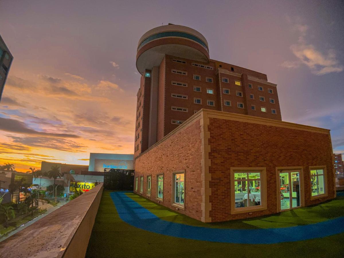 Hotel Dann Carlton Barranquilla Y Centro De Convenciones 외부 사진 The hospital at sunset
