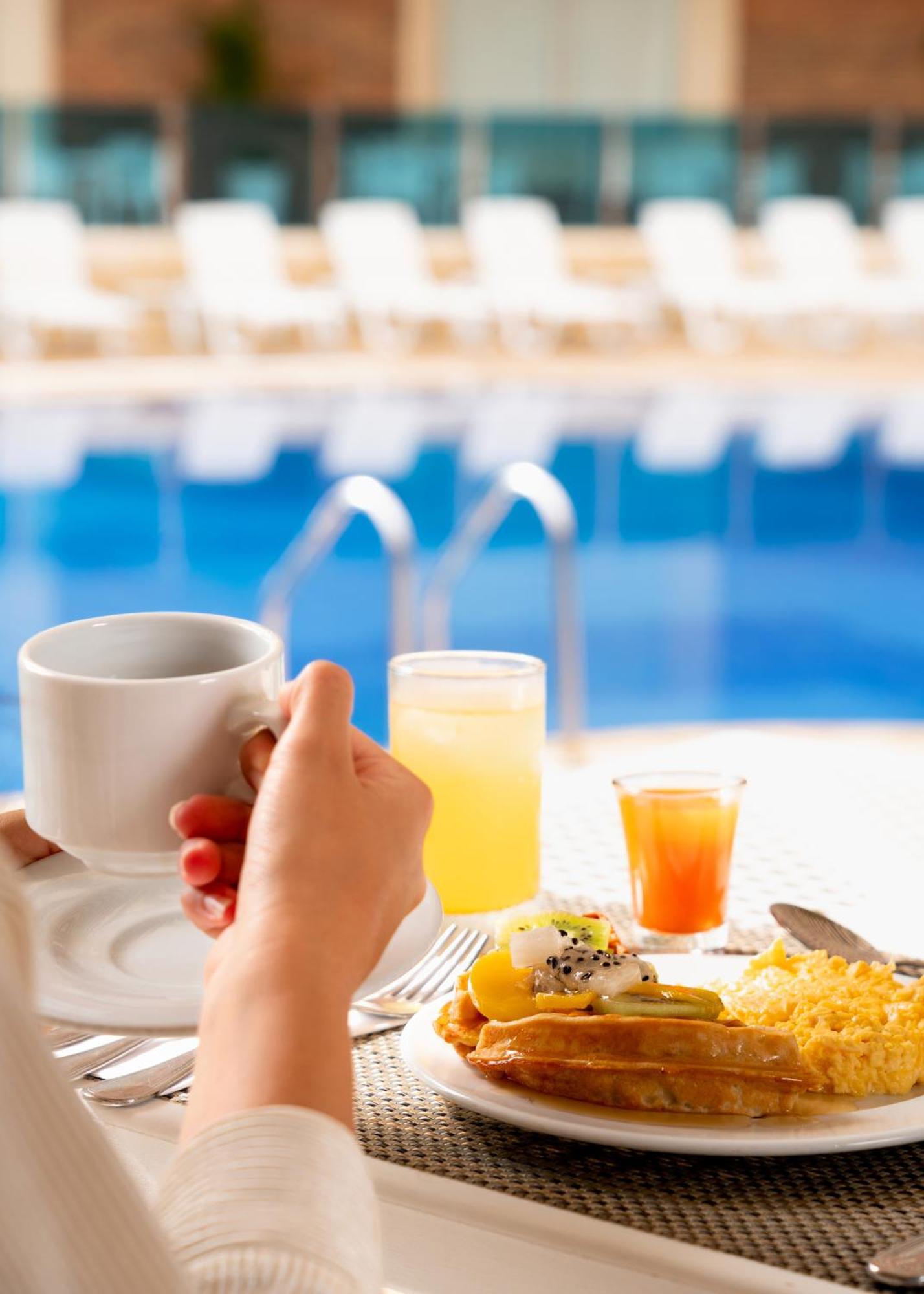 Hotel Dann Carlton Barranquilla Y Centro De Convenciones 외부 사진 A breakfast with orange juice